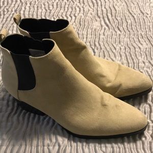Tan women’s booties size 8